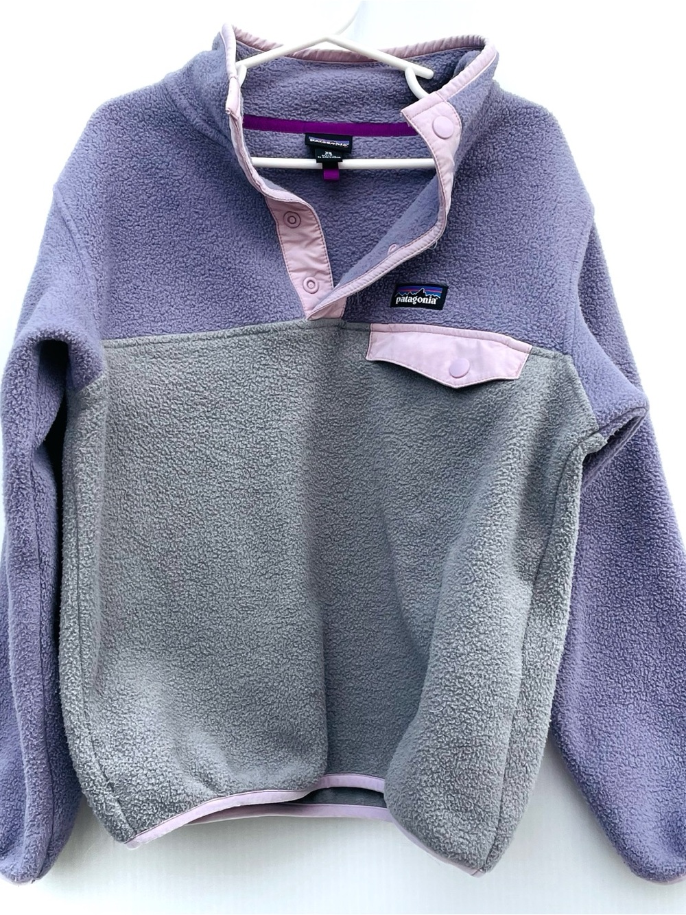 Patagonia Kids Two-Tone Lavender and Light Gray Snap Fleece Pullover